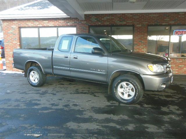 2003 Toyota Tundra 4wd Access Cab SR5 (V8), available for sale in Naugatuck, Connecticut | J&M Automotive Sls&Svc LLC. Naugatuck, Connecticut