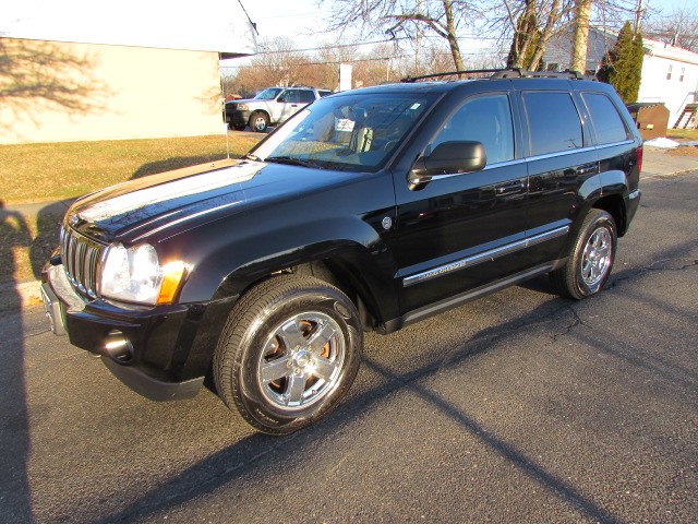 2005 Jeep Grand Cherokee 4dr Limited 4WD, available for sale in Milford, Connecticut | Chip's Auto Sales Inc. Milford, Connecticut