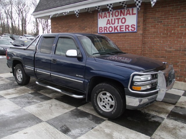 1999 Chevrolet Silverado 1500 Ext Cab 143.5" WB 4WD LS, available for sale in Waterbury, Connecticut | National Auto Brokers, Inc.. Waterbury, Connecticut