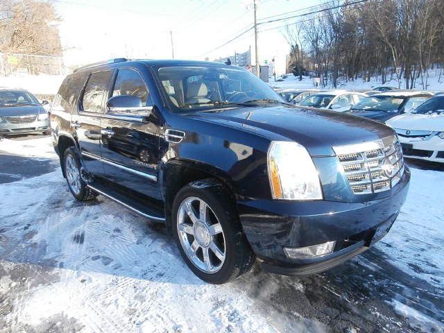 2008 Cadillac Escalade AWD 4dr 20in wheels and naviga, available for sale in Waterbury, Connecticut | Jim Juliani Motors. Waterbury, Connecticut