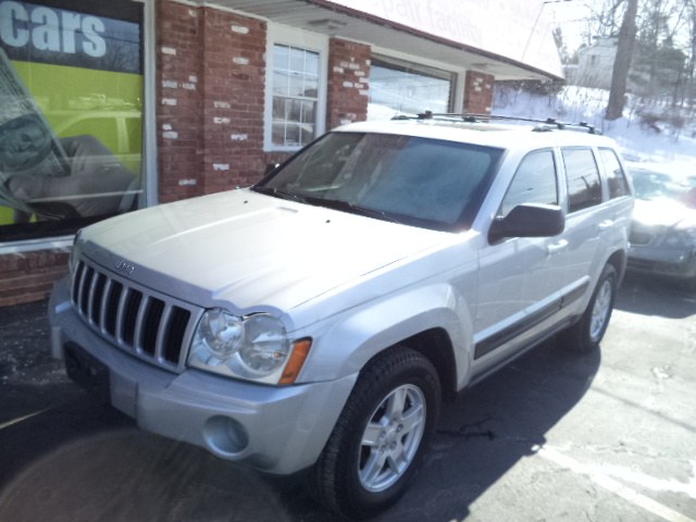 2006 Jeep Grand Cherokee 4dr Laredo 4WD, available for sale in Naugatuck, Connecticut | Riverside Motorcars, LLC. Naugatuck, Connecticut
