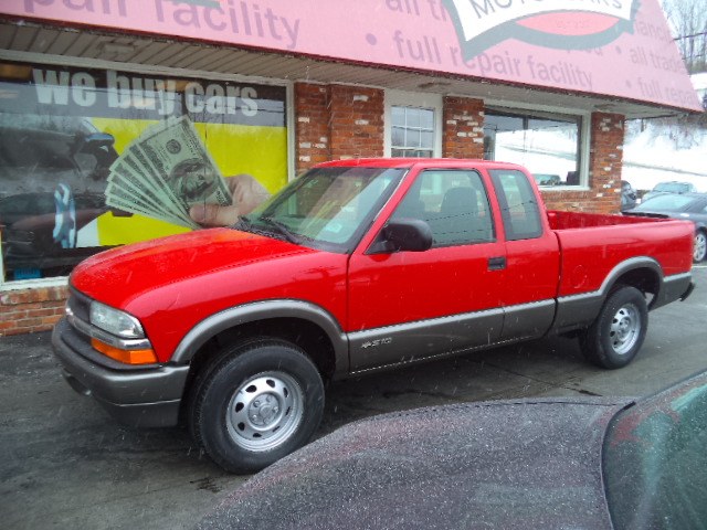 2001 Chevrolet S-10 Ext Cab 123" WB 4WD, available for sale in Naugatuck, Connecticut | Riverside Motorcars, LLC. Naugatuck, Connecticut