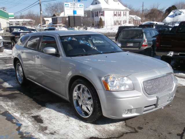 2005 Dodge Magnum 4dr Wgn R/T RWD, available for sale in Worcester, Massachusetts | Rally Motor Sports. Worcester, Massachusetts