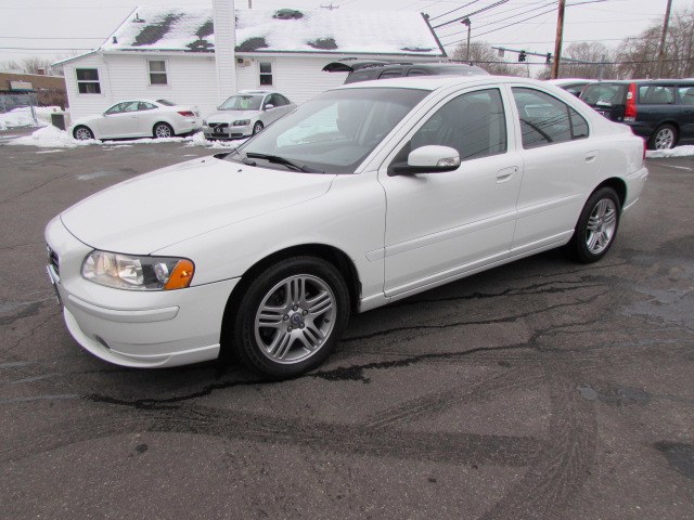 2009 Volvo S60 4dr Sdn 2.5T FWD w/Sunroof, available for sale in Milford, Connecticut | Chip's Auto Sales Inc. Milford, Connecticut