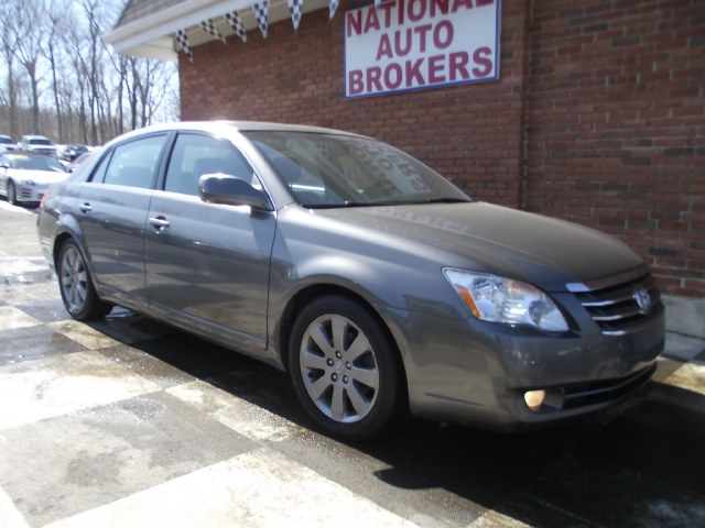 2005 Toyota Avalon 4dr Sdn Touring, available for sale in Waterbury, Connecticut | National Auto Brokers, Inc.. Waterbury, Connecticut