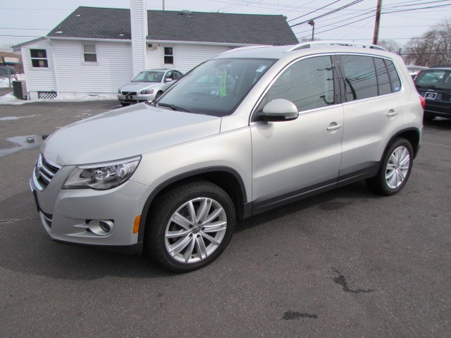 2009 Volkswagen Tiguan FWD 4dr SE w/Leather, available for sale in Milford, Connecticut | Chip's Auto Sales Inc. Milford, Connecticut