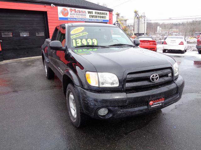 2004 Toyota Tundra Limited 4dr Access Cab 4WD Stepside SB, available for sale in Framingham, Massachusetts | Mass Auto Exchange. Framingham, Massachusetts
