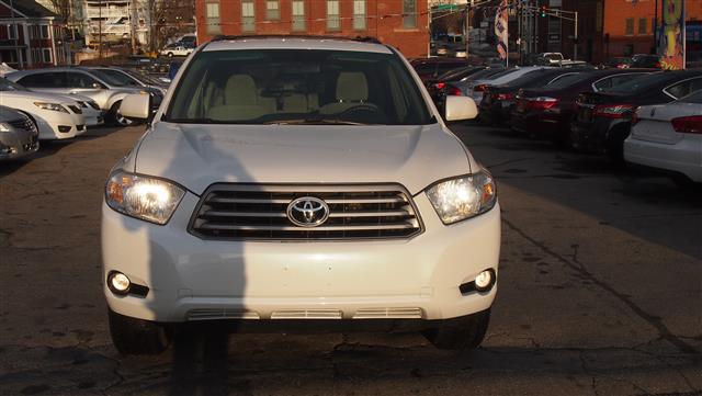2010 Toyota Highlander 4WD 4dr V6  Base, available for sale in Worcester, Massachusetts | Hilario's Auto Sales Inc.. Worcester, Massachusetts