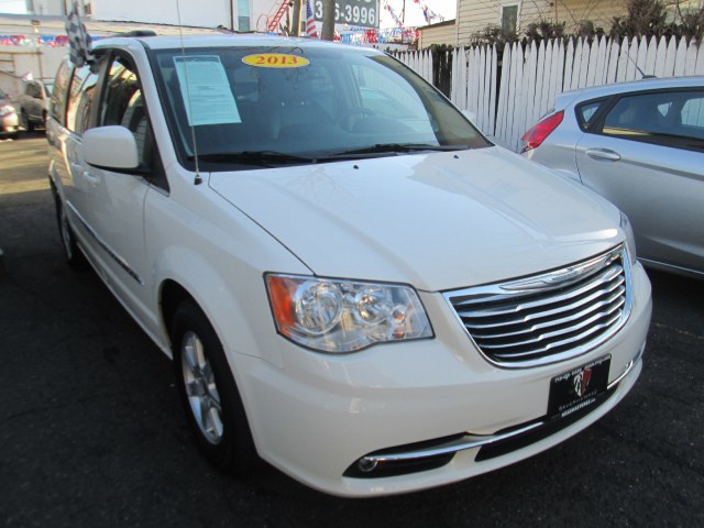 2013 Chrysler Town & Country 4dr Wgn Touring, available for sale in Middle Village, New York | Road Masters II INC. Middle Village, New York