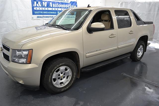 2008 Chevrolet Avalanche 4wd 5d Crew Cab LT-2, available for sale in Naugatuck, Connecticut | J&M Automotive Sls&Svc LLC. Naugatuck, Connecticut