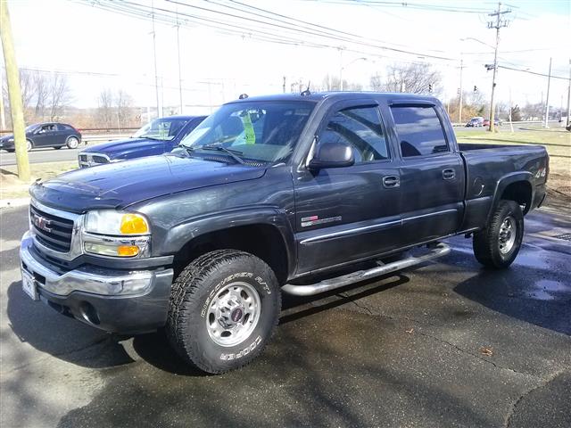 2004 GMC Sierra 2500HD Crew Cab 153" WB 4WD SLT, available for sale in Wallingford, Connecticut | Vertucci Automotive Inc. Wallingford, Connecticut
