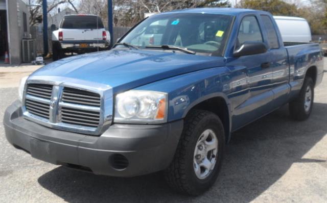 2005 Dodge Dakota 2dr Club Cab 131" WB 4WD ST, available for sale in Patchogue, New York | Romaxx Truxx. Patchogue, New York