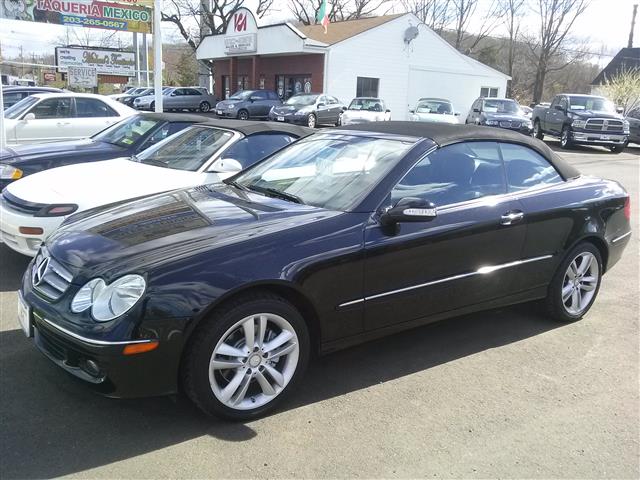2008 Mercedes-Benz CLK-Class 2dr Cabriolet 3.5L, available for sale in Wallingford, Connecticut | Vertucci Automotive Inc. Wallingford, Connecticut
