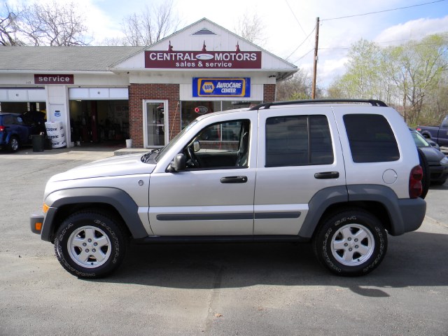 2005 Jeep Liberty 4dr Sport 4WD, available for sale in Southborough, Massachusetts | M&M Vehicles Inc dba Central Motors. Southborough, Massachusetts