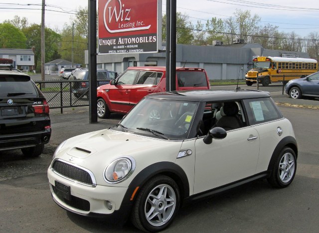 2007 MINI Cooper Hardtop 2dr Cpe S, available for sale in Stratford, Connecticut | Wiz Leasing Inc. Stratford, Connecticut
