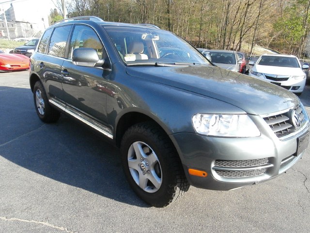 2007 Volkswagen Touareg 4dr V6, available for sale in Waterbury, Connecticut | Jim Juliani Motors. Waterbury, Connecticut