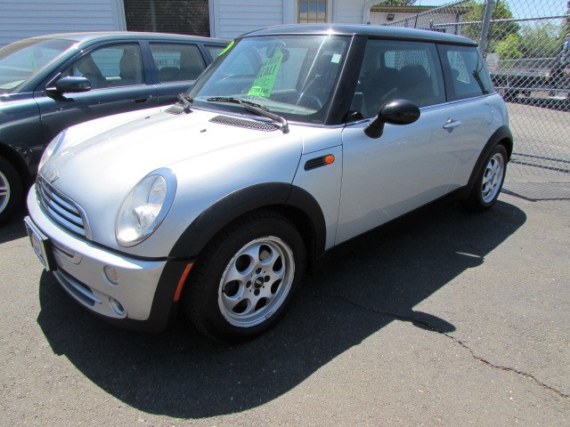 2005 MINI Cooper Hardtop 2dr Cpe, available for sale in Milford, Connecticut | Chip's Auto Sales Inc. Milford, Connecticut