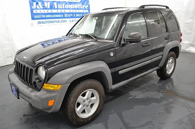 2005 Jeep Liberty 4wd 4d Wagon Renegade, available for sale in Naugatuck, Connecticut | J&M Automotive Sls&Svc LLC. Naugatuck, Connecticut