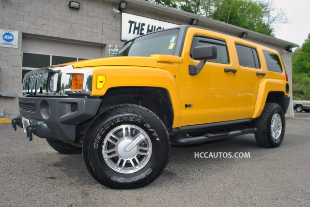 2006 HUMMER H3 4dr 4WD SUV, available for sale in Waterbury, Connecticut | Highline Car Connection. Waterbury, Connecticut