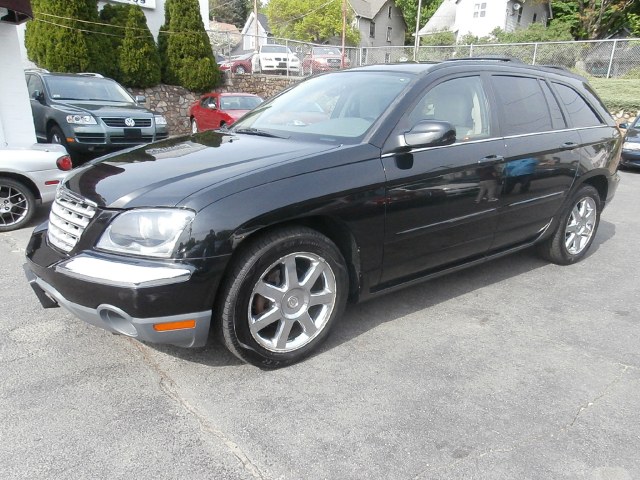 2005 Chrysler Pacifica 4dr Wgn Limited AWD, available for sale in Waterbury, Connecticut | Jim Juliani Motors. Waterbury, Connecticut