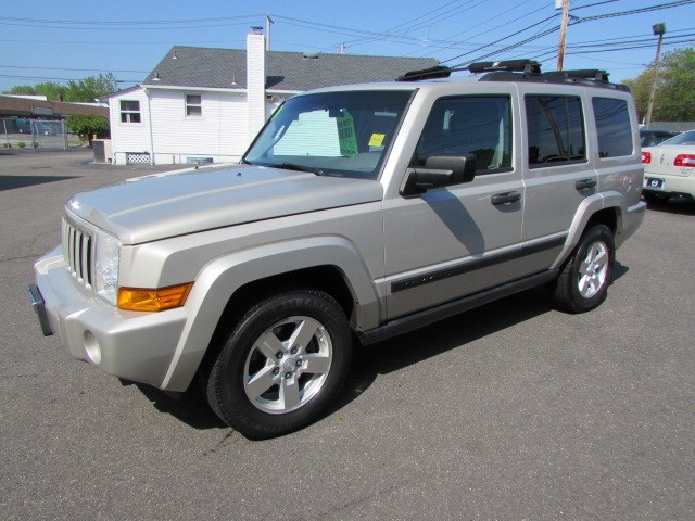 2006 Jeep Commander 4dr 4WD, available for sale in Milford, Connecticut | Chip's Auto Sales Inc. Milford, Connecticut