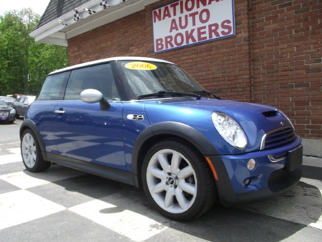 2006 MINI Cooper Hardtop 2dr Cpe S, available for sale in Waterbury, Connecticut | National Auto Brokers, Inc.. Waterbury, Connecticut