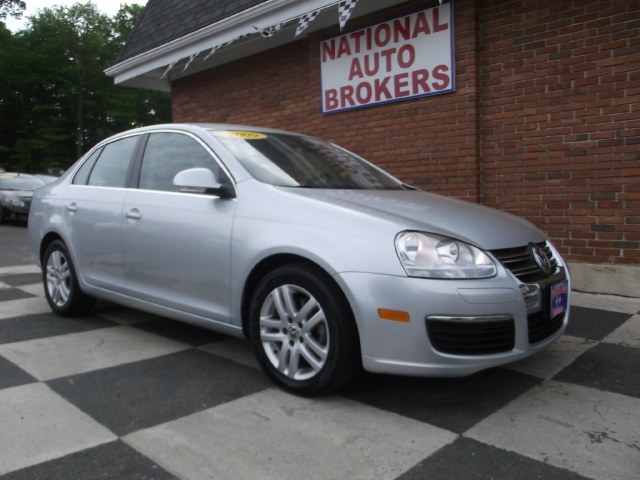 2009 Volkswagen Jetta Sedan 4dr DSG TDI, available for sale in Waterbury, Connecticut | National Auto Brokers, Inc.. Waterbury, Connecticut