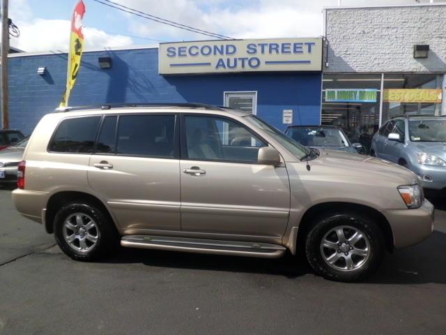 2006 Toyota Highlander LIMITED, available for sale in Manchester, New Hampshire | Second Street Auto Sales Inc. Manchester, New Hampshire