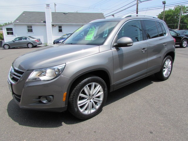 2009 Volkswagen Tiguan AWD 4dr SE, available for sale in Milford, Connecticut | Chip's Auto Sales Inc. Milford, Connecticut