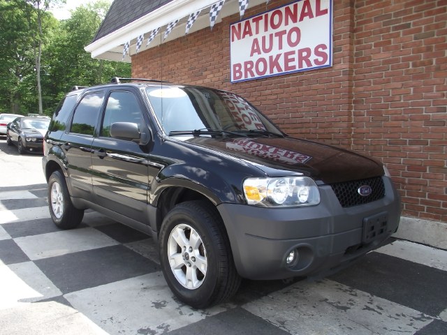 2005 Ford Escape 4dr XLT 4WD, available for sale in Waterbury, Connecticut | National Auto Brokers, Inc.. Waterbury, Connecticut