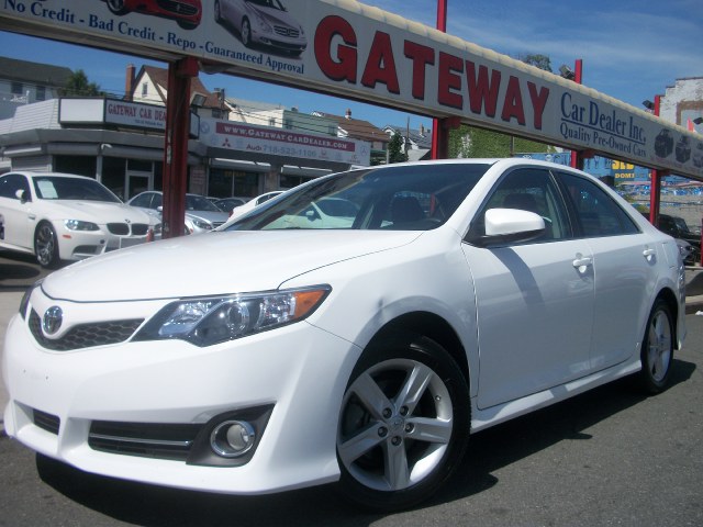 2014 Toyota Camry 2014.5 4dr Sdn I4 Auto SE (Nat, available for sale in Jamaica, New York | Gateway Car Dealer Inc. Jamaica, New York