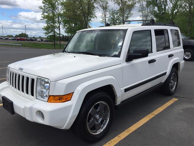 2006 Jeep Commander 4dr 4WD, available for sale in New Britain, Connecticut | Central Auto Sales & Service. New Britain, Connecticut