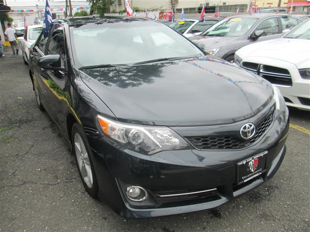 2013 Toyota Camry 4dr Sdn I4 Auto SE (Natl), available for sale in Middle Village, New York | Road Masters II INC. Middle Village, New York