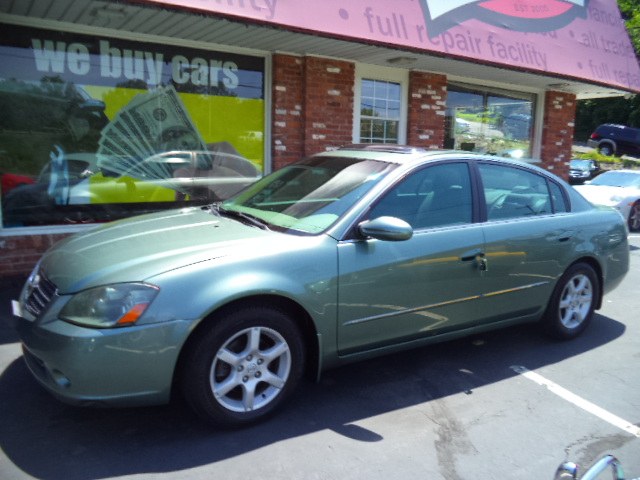 2005 Nissan Altima 4dr Sdn I4 Auto 2.5 S, available for sale in Naugatuck, Connecticut | Riverside Motorcars, LLC. Naugatuck, Connecticut
