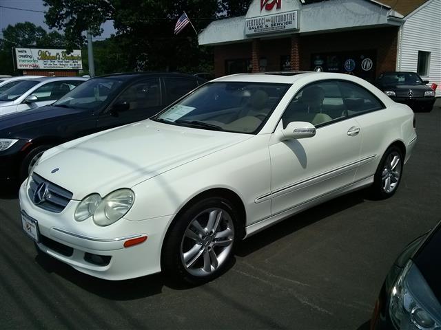 2007 Mercedes-Benz CLK-Class 2dr Coupe 3.5L, available for sale in Wallingford, Connecticut | Vertucci Automotive Inc. Wallingford, Connecticut