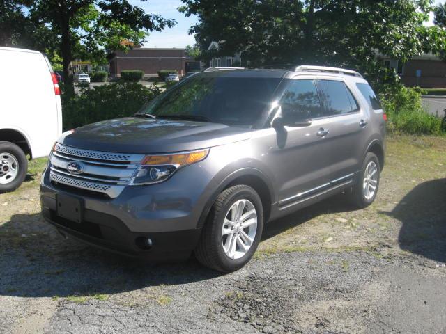 2012 Ford Explorer 4WD 4dr XLT, available for sale in Ridgefield, Connecticut | Marty Motors Inc. Ridgefield, Connecticut