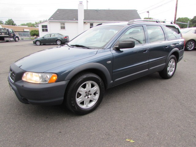 2005 Volvo XC70 2.5L Turbo AWD w/Sunroof, available for sale in Milford, Connecticut | Chip's Auto Sales Inc. Milford, Connecticut