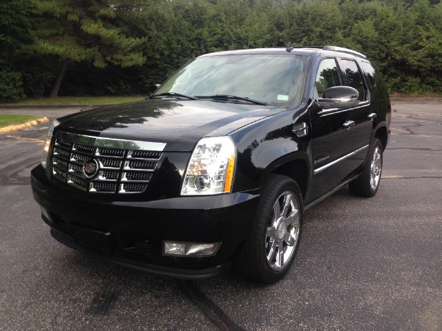 2007 Cadillac Escalade AWD 4dr, available for sale in Waterbury, Connecticut | Platinum Auto Care. Waterbury, Connecticut