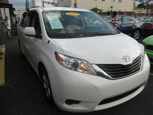 2013 Toyota Sienna 5dr 7-Pass Van V6 LE FWD, available for sale in Middle Village, New York | Road Masters II INC. Middle Village, New York