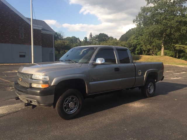 2002 Chevrolet Silverado 2500HD Ext Cab 143.5" WB 4WD LS, available for sale in Waterbury, Connecticut | Platinum Auto Care. Waterbury, Connecticut
