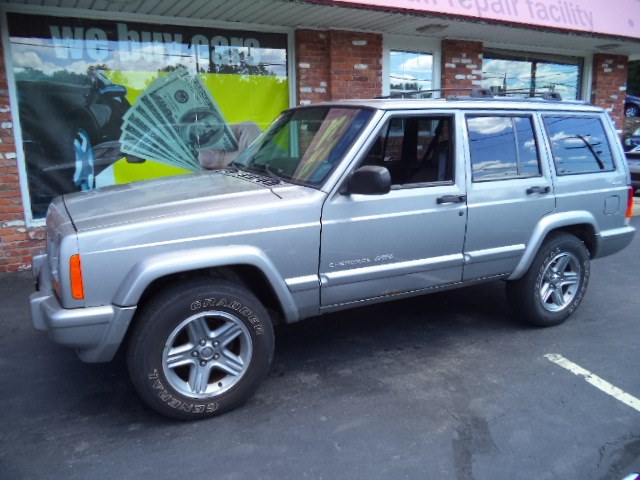 2000 Jeep Cherokee 4dr Classic 4WD, available for sale in Naugatuck, Connecticut | Riverside Motorcars, LLC. Naugatuck, Connecticut