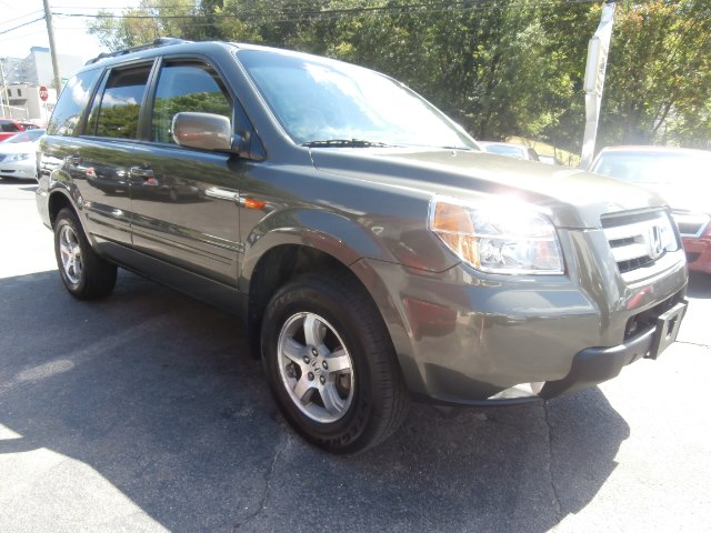 2006 Honda Pilot 4WD EX-L AT with RES, available for sale in Waterbury, Connecticut | Jim Juliani Motors. Waterbury, Connecticut