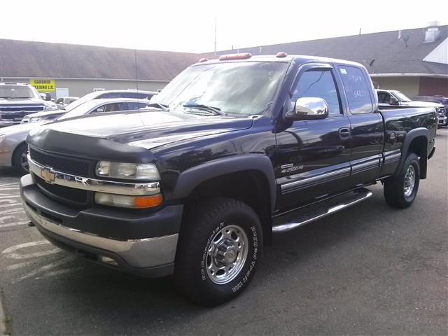 2001 Chevrolet Silverado 2500HD Ext Cab 143.5" WB 4WD LS, available for sale in Wallingford, Connecticut | Vertucci Automotive Inc. Wallingford, Connecticut