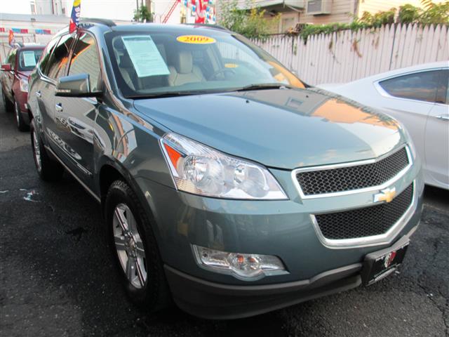 2009 Chevrolet Traverse AWD 4dr LT w/2LT, available for sale in Middle Village, New York | Road Masters II INC. Middle Village, New York