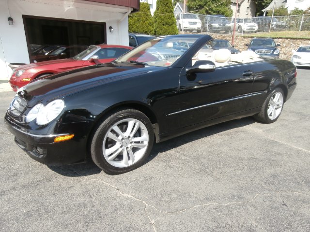 2007 Mercedes-Benz CLK-Class 2dr Cabriolet 3.5L, available for sale in Waterbury, Connecticut | Jim Juliani Motors. Waterbury, Connecticut
