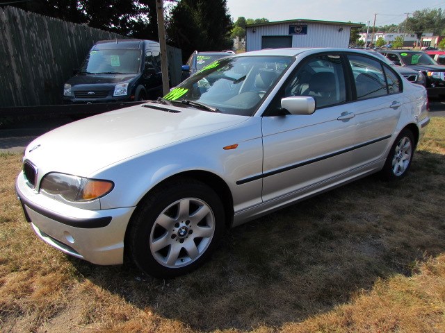 2004 BMW 3 Series 325xi 4dr Sdn AWD, available for sale in Milford, Connecticut | Chip's Auto Sales Inc. Milford, Connecticut
