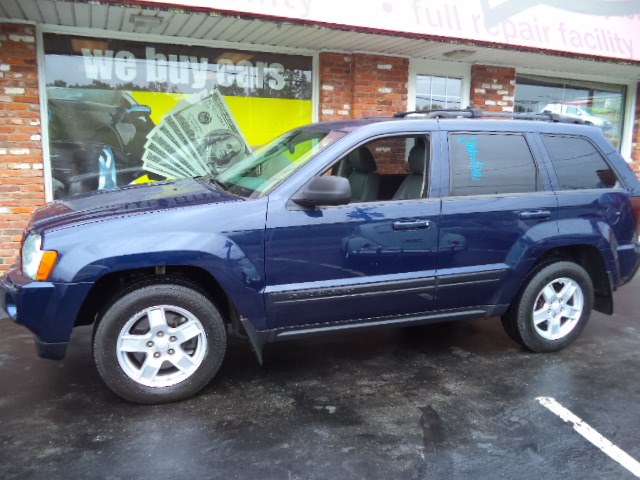 2006 Jeep Grand Cherokee 4dr Laredo 4WD, available for sale in Naugatuck, Connecticut | Riverside Motorcars, LLC. Naugatuck, Connecticut