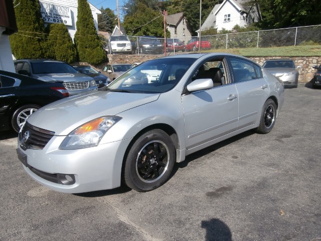 2009 Nissan Altima 4dr Sdn I4 CVT 2.5 SL, available for sale in Waterbury, Connecticut | Jim Juliani Motors. Waterbury, Connecticut