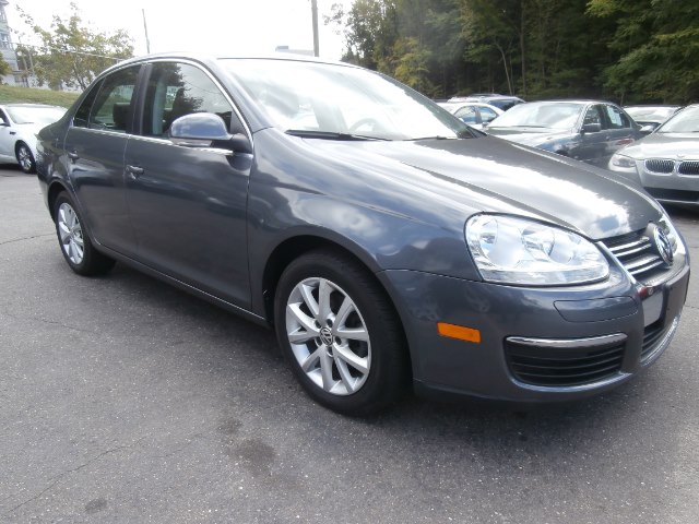 2010 Volkswagen Jetta Sedan 4dr Manual SE PZEV *Ltd Avail*, available for sale in Waterbury, Connecticut | Jim Juliani Motors. Waterbury, Connecticut