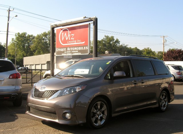 2011 Toyota Sienna 5dr 8-Pass Van V6 SE FWD (Natl, available for sale in Stratford, Connecticut | Wiz Leasing Inc. Stratford, Connecticut